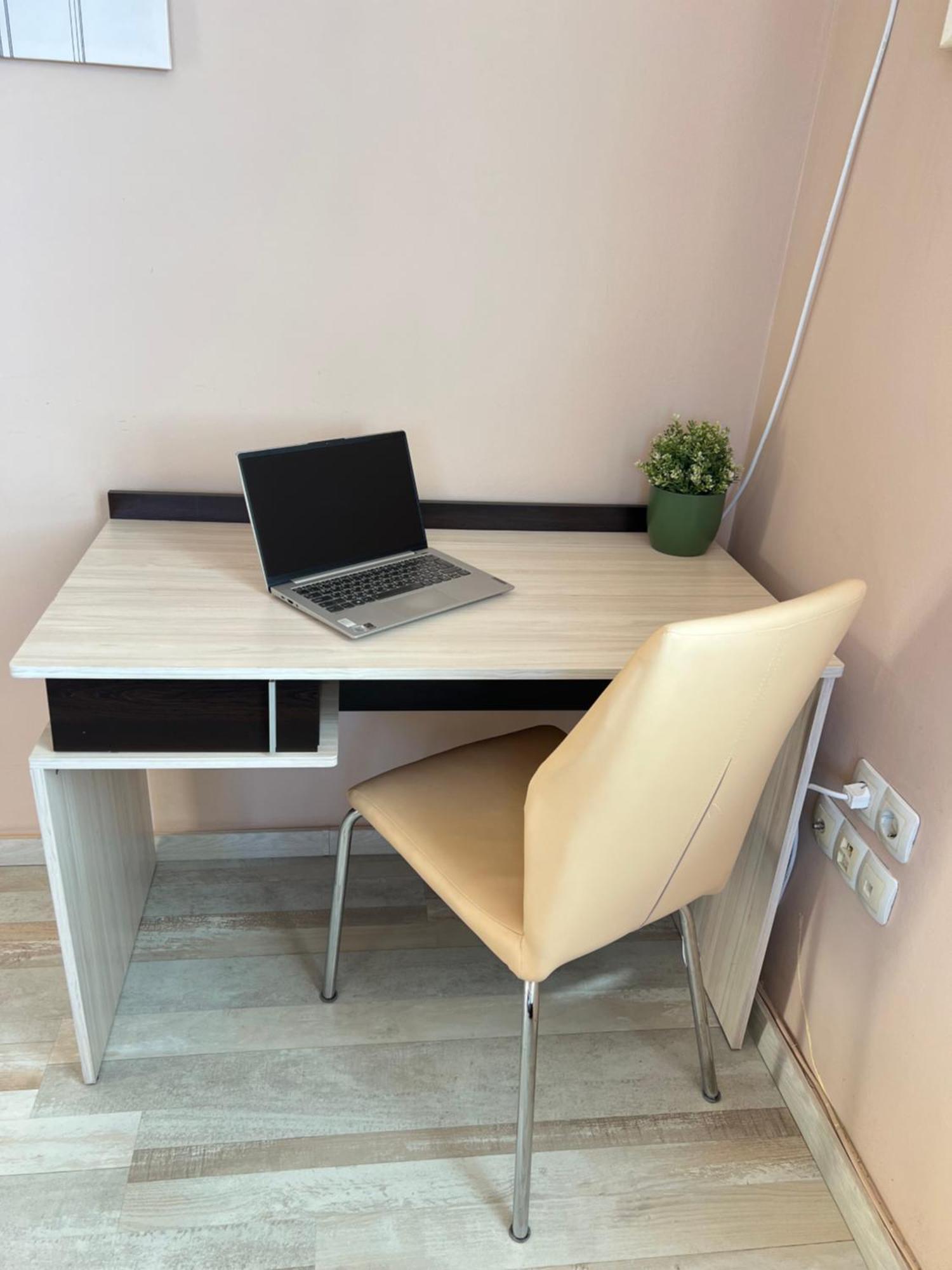 Cairo 1bdr W Work Space Near Metro And Railway Station *